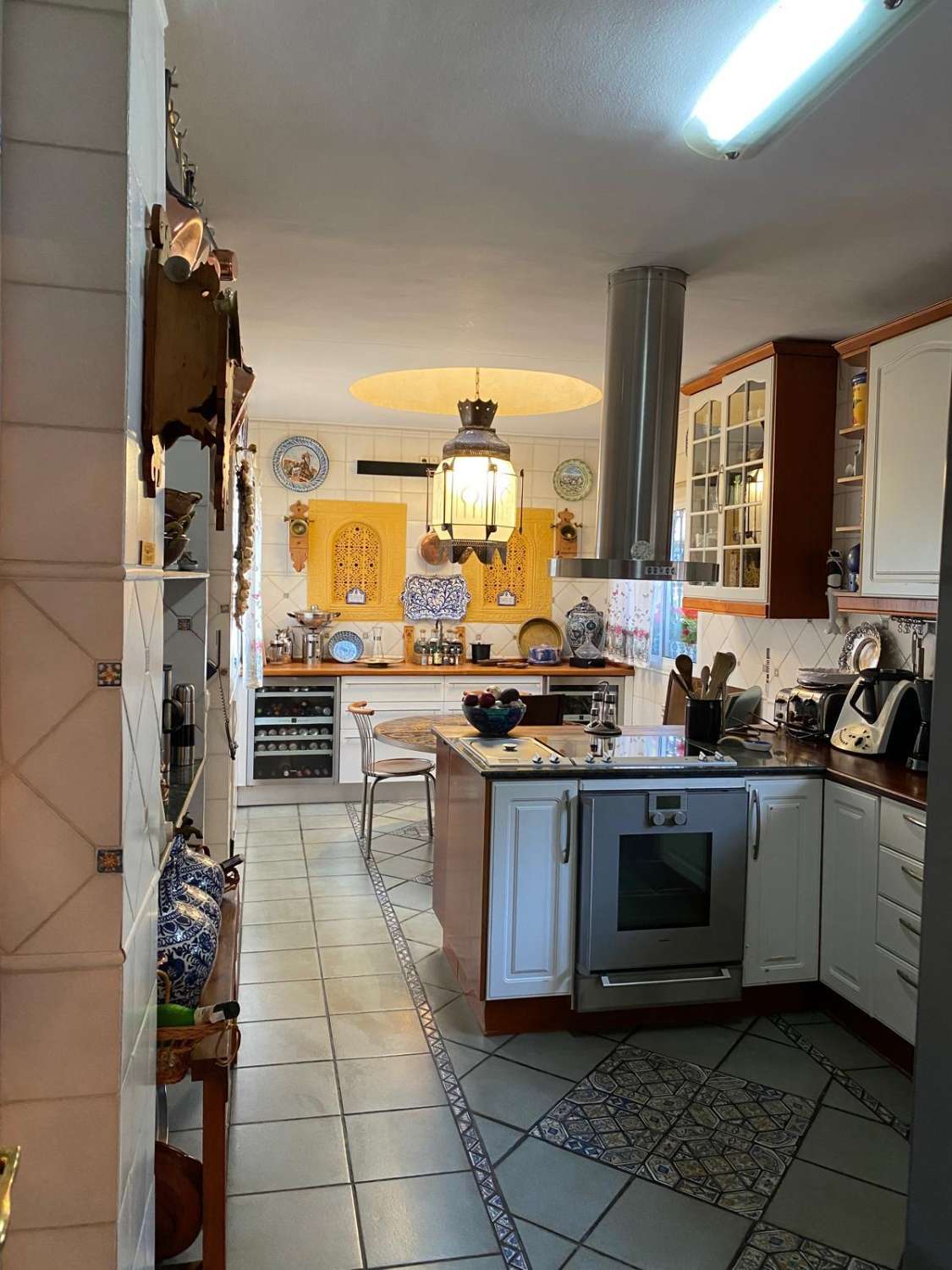 Se vende magnifica villa con vistas al mar en Torremuelle (Benalmadena)