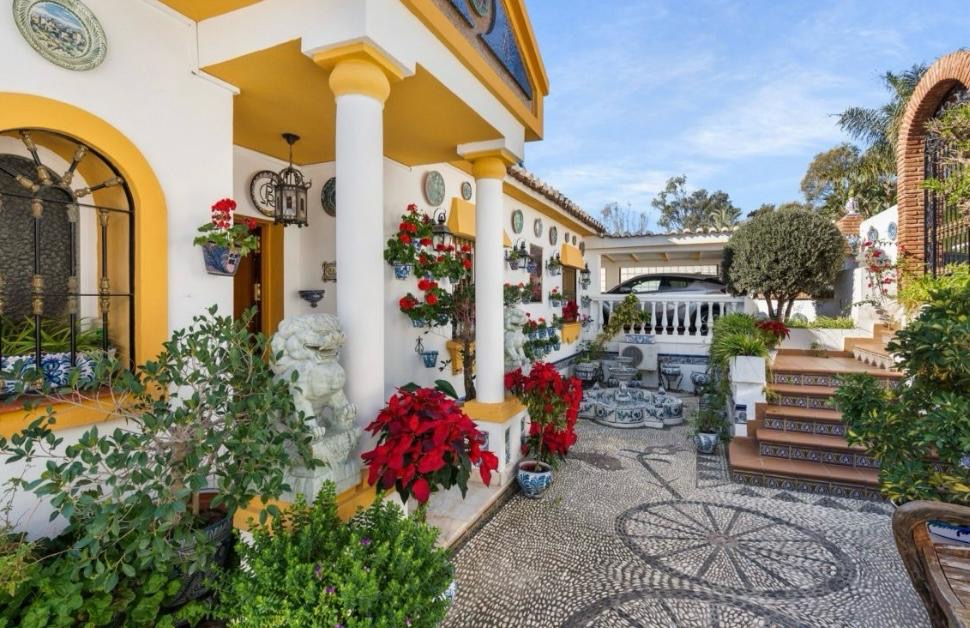 Se vende magnifica villa con vistas al mar en Torremuelle (Benalmadena)