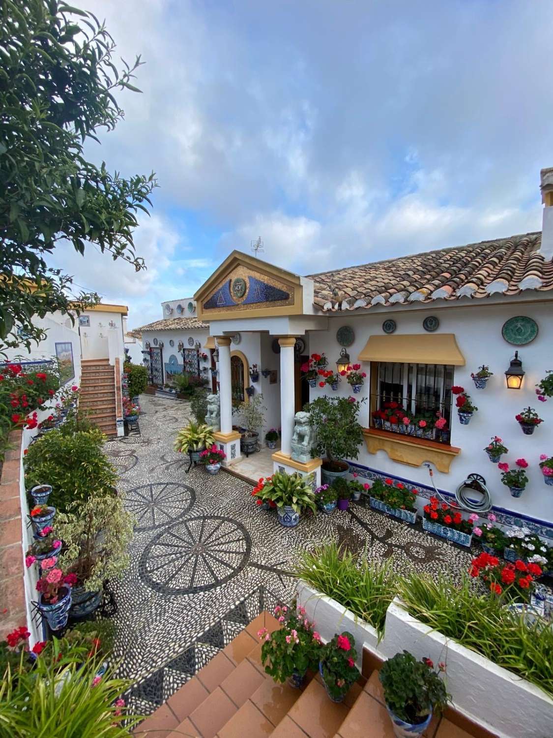 Se vende magnifica villa con vistas al mar en Torremuelle (Benalmadena)