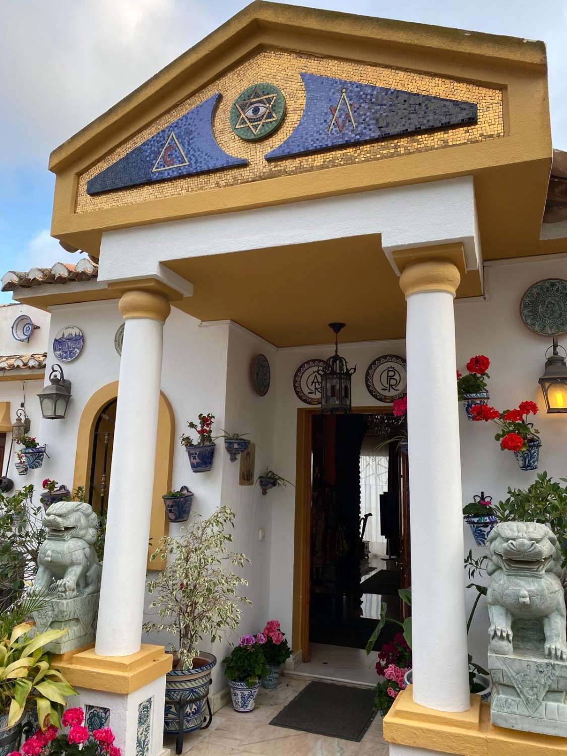 Se vende magnifica villa con vistas al mar en Torremuelle (Benalmadena)