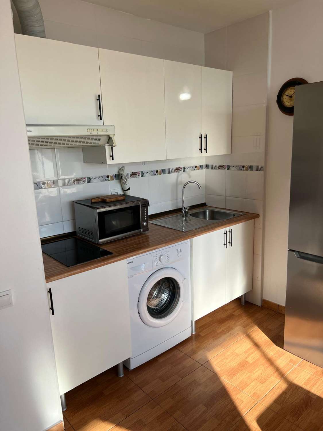 SE ALQUILA  HASTA 30/06/26 BONITO APARTAMENTO A POCOS METROS DE LA PLAYA EN BENALMADENA