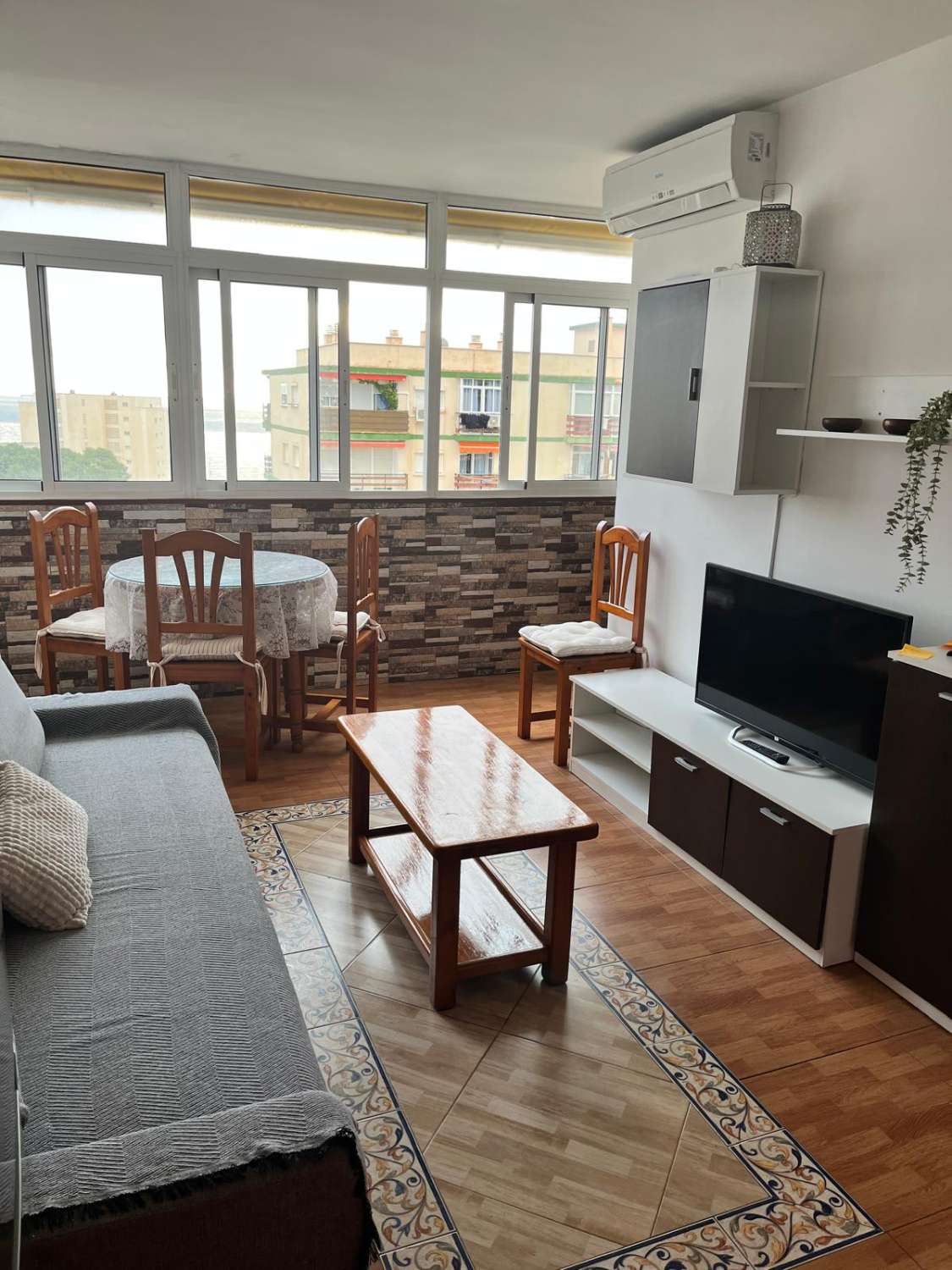 SE ALQUILA  HASTA 30/06/26 BONITO APARTAMENTO A POCOS METROS DE LA PLAYA EN BENALMADENA