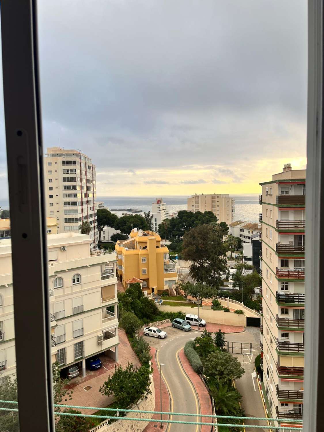 SE ALQUILA  HASTA 30/06/26 BONITO APARTAMENTO A POCOS METROS DE LA PLAYA EN BENALMADENA