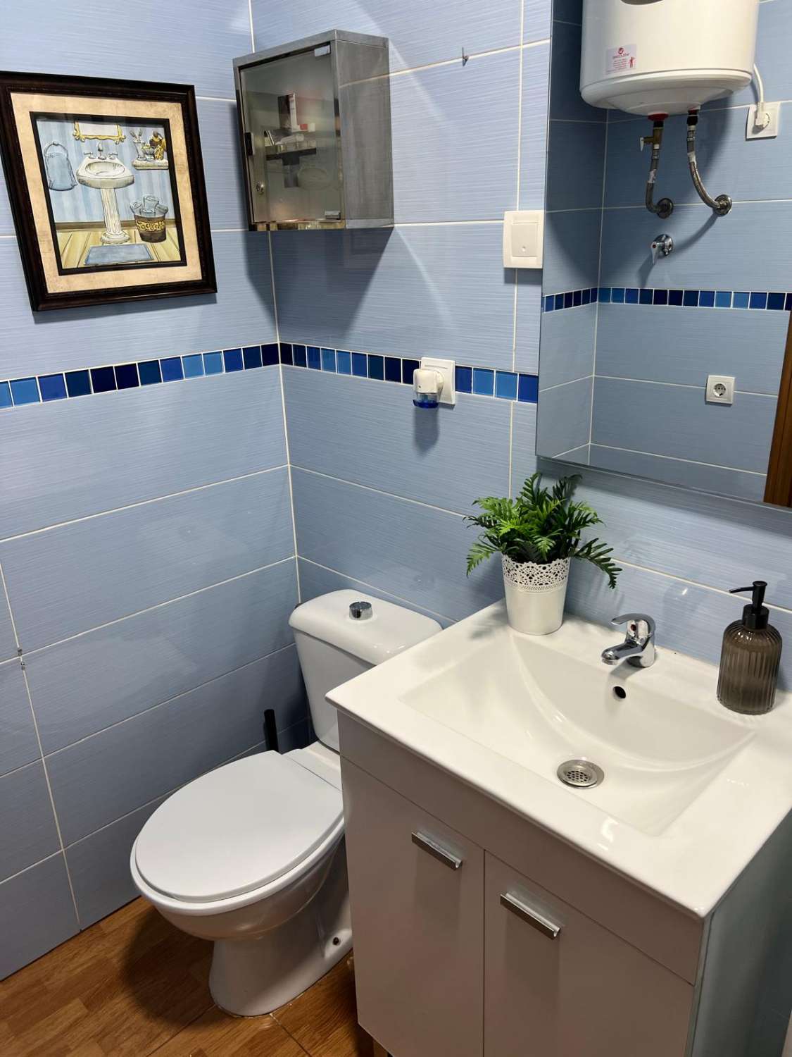 SE ALQUILA  HASTA 30/06/26 BONITO APARTAMENTO A POCOS METROS DE LA PLAYA EN BENALMADENA