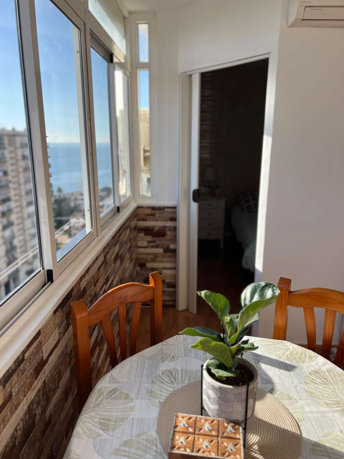 SE ALQUILA  HASTA 30/06/26 BONITO APARTAMENTO A POCOS METROS DE LA PLAYA EN BENALMADENA