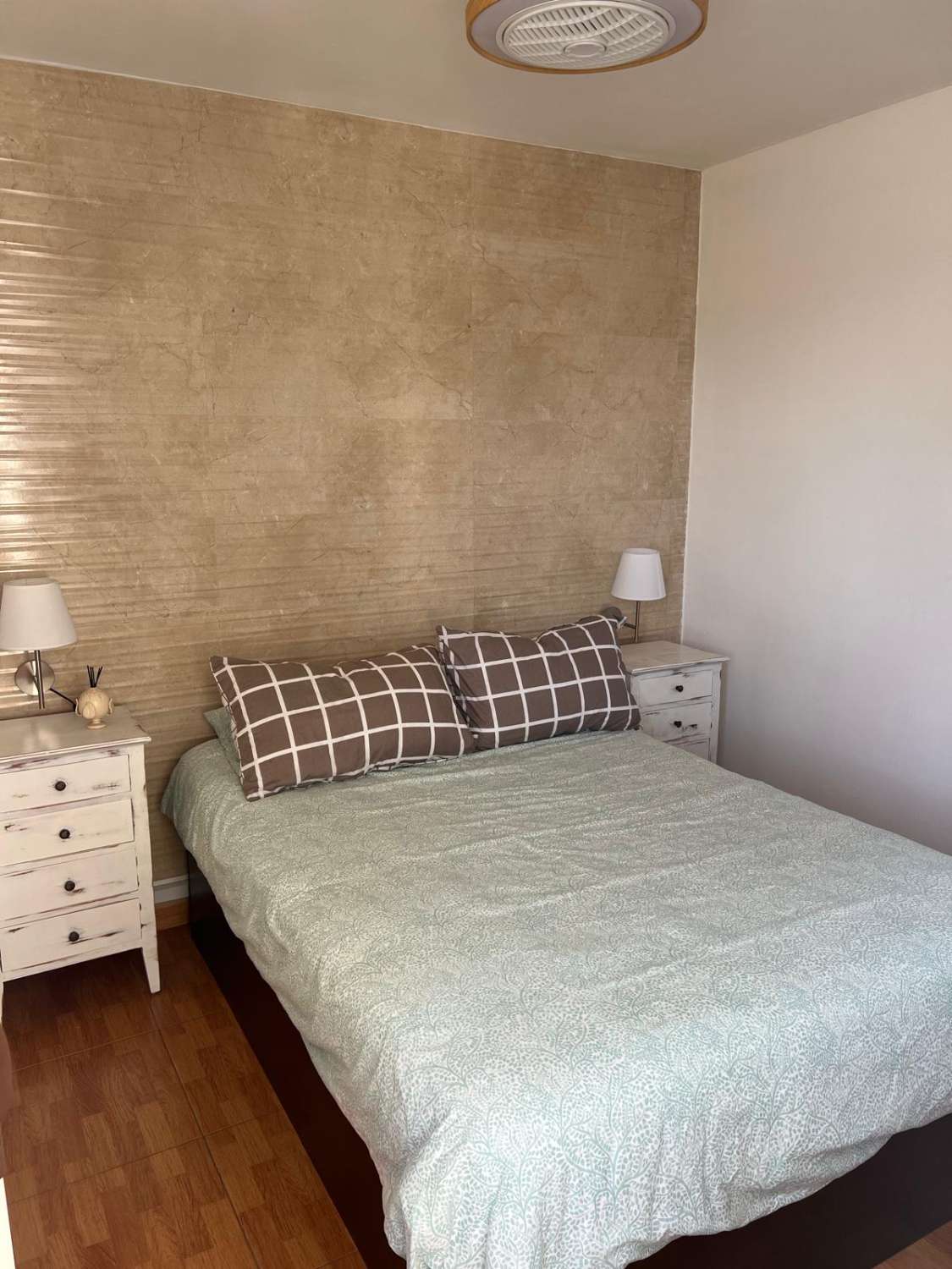 SE ALQUILA  HASTA 30/06/26 BONITO APARTAMENTO A POCOS METROS DE LA PLAYA EN BENALMADENA