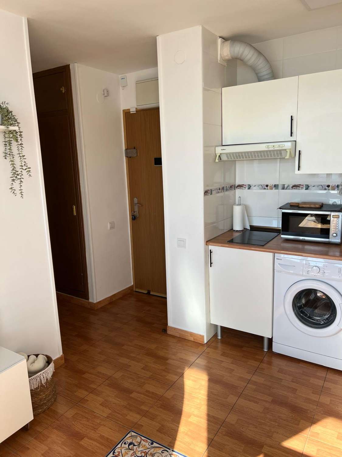 SE ALQUILA  HASTA 30/06/26 BONITO APARTAMENTO A POCOS METROS DE LA PLAYA EN BENALMADENA