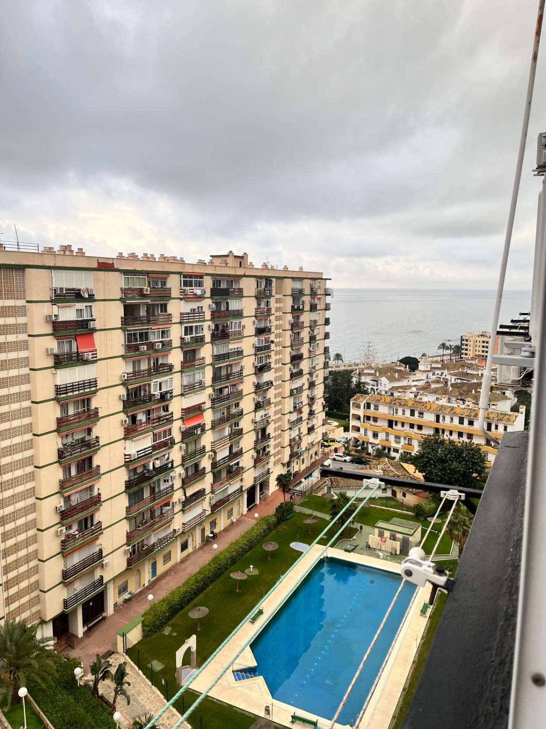 SE ALQUILA  HASTA 30/06/26 BONITO APARTAMENTO A POCOS METROS DE LA PLAYA EN BENALMADENA