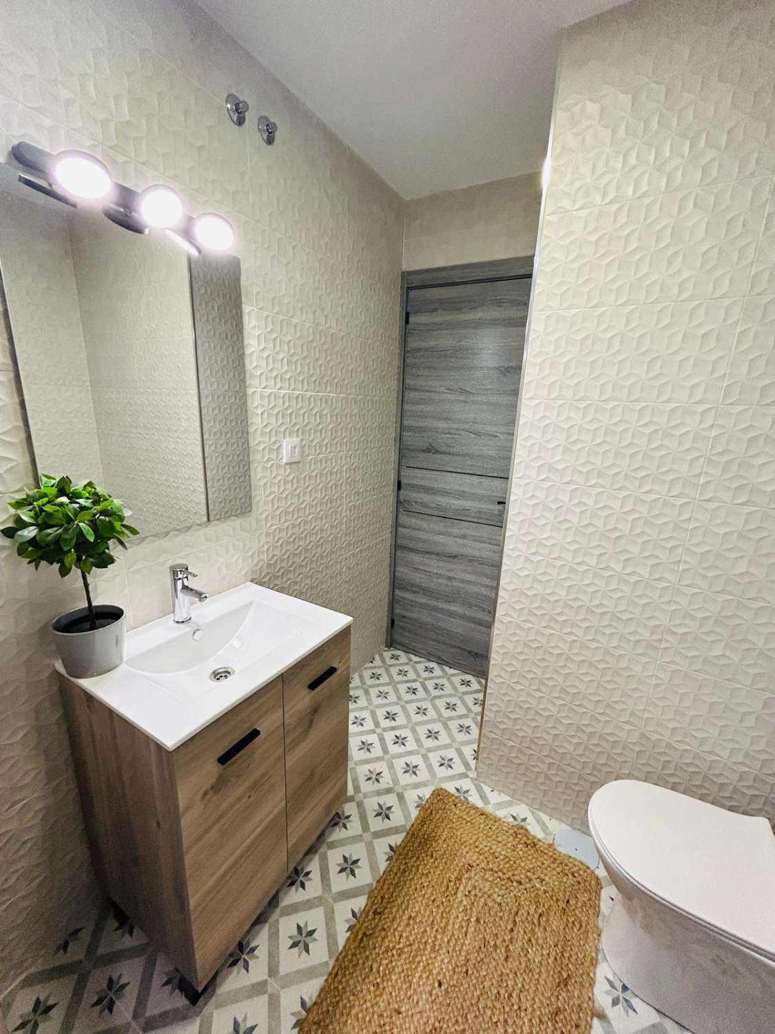 SE ALQUILA APARTAMENTO HASTA 30/06/26 Y DESDE 01/09/2026 HASTA 30/06/2027 BONITO APARTAMENTO EN TORREMOLINOS CENTRO