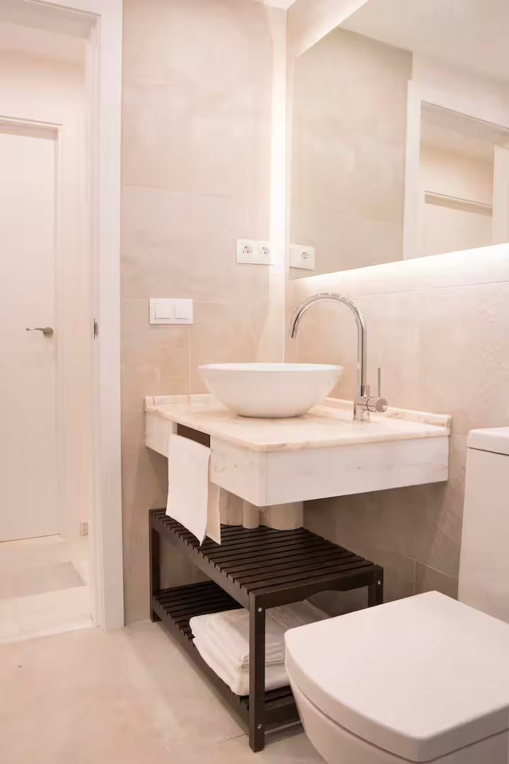 SE ALQUILA DESDE 1.3.26-30.6.26 PRECIOSO APARTAMENTO EN BENALMADENA