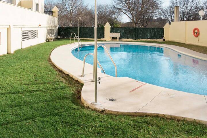 SE ALQUILA DESDE 1.3.26-30.6.26 PRECIOSO APARTAMENTO EN BENALMADENA