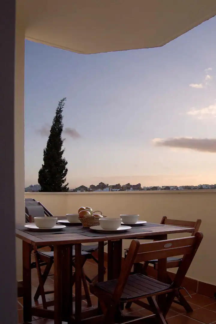 SE ALQUILA DESDE 1.3.26-30.6.26 PRECIOSO APARTAMENTO EN BENALMADENA