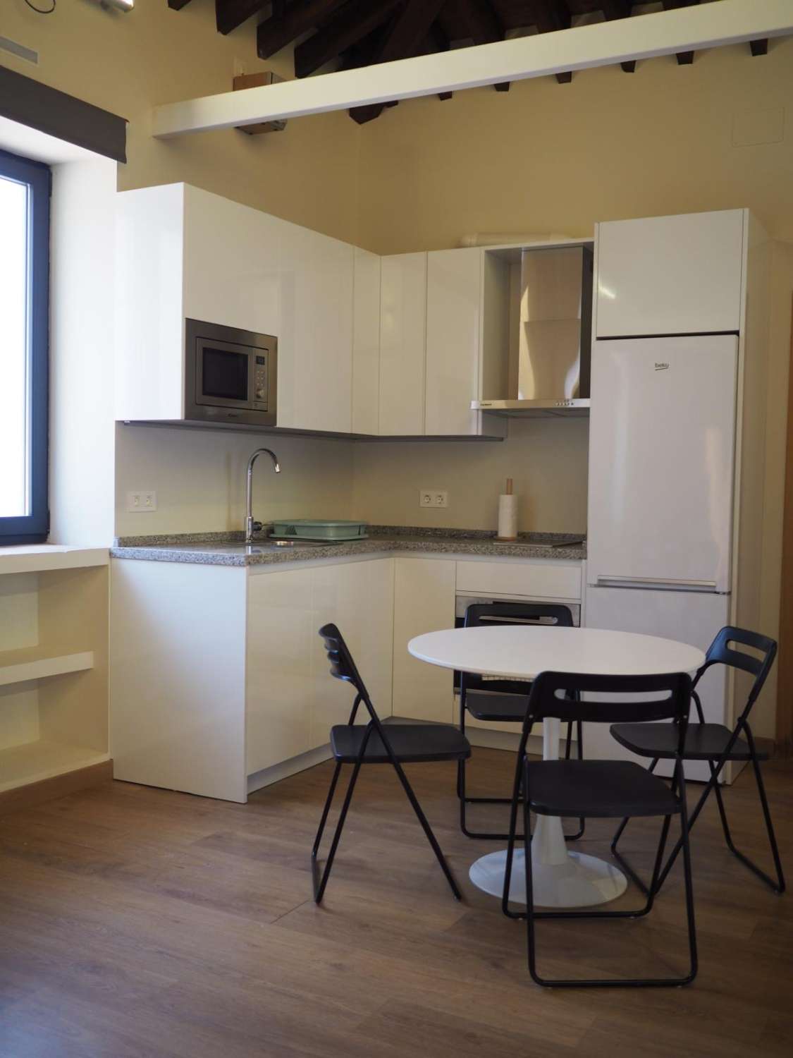 MEDIA TEMPORADA . SE ALQUILA DESDE 1.9.26-30.6.27 BONITA CASA EN ZONA LIMONAR (MALAGA)