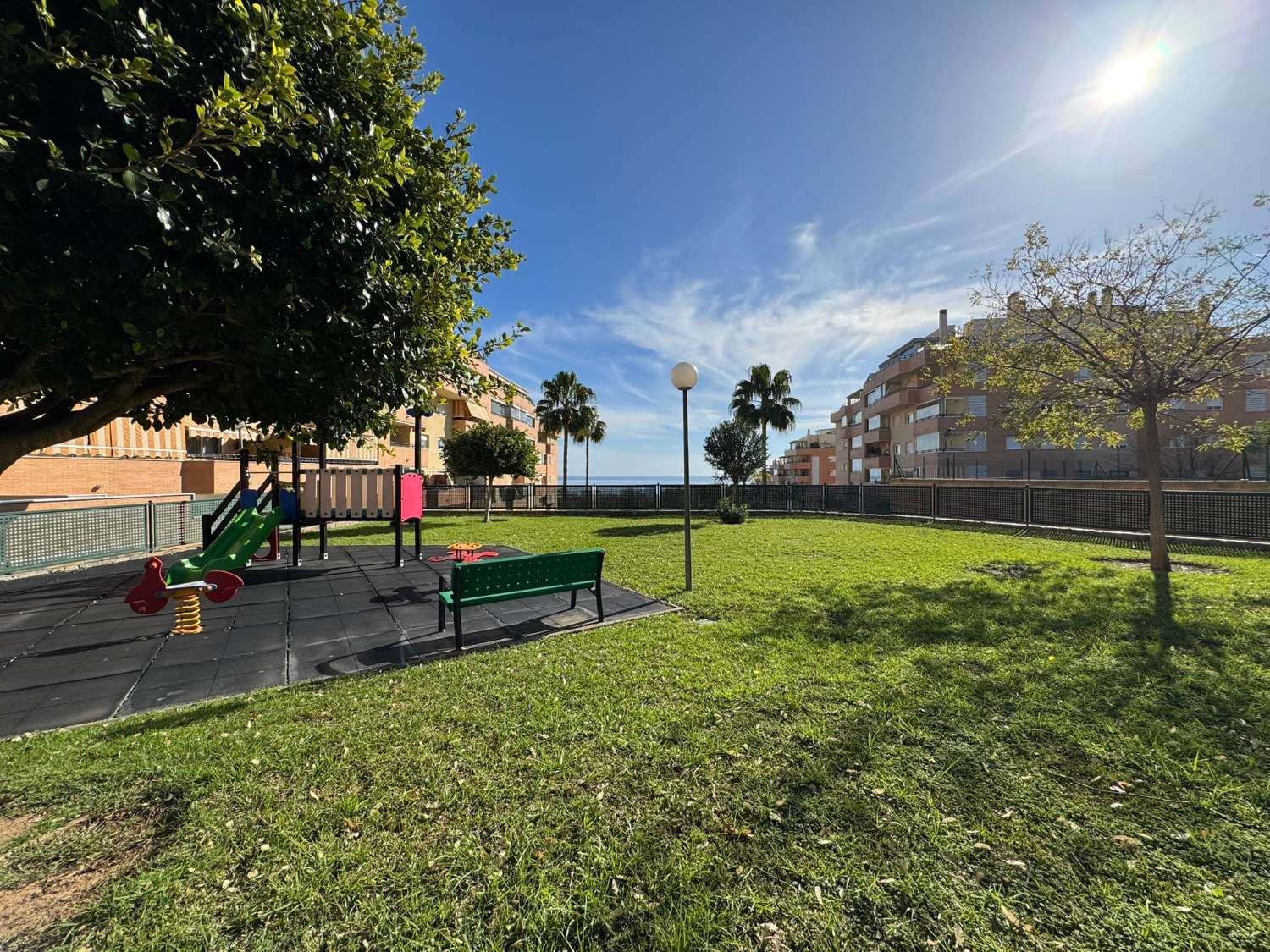 Se  vende magnifico Atico Duplex con impresionantes vistas al mar   y a la montaña en Torremolinos