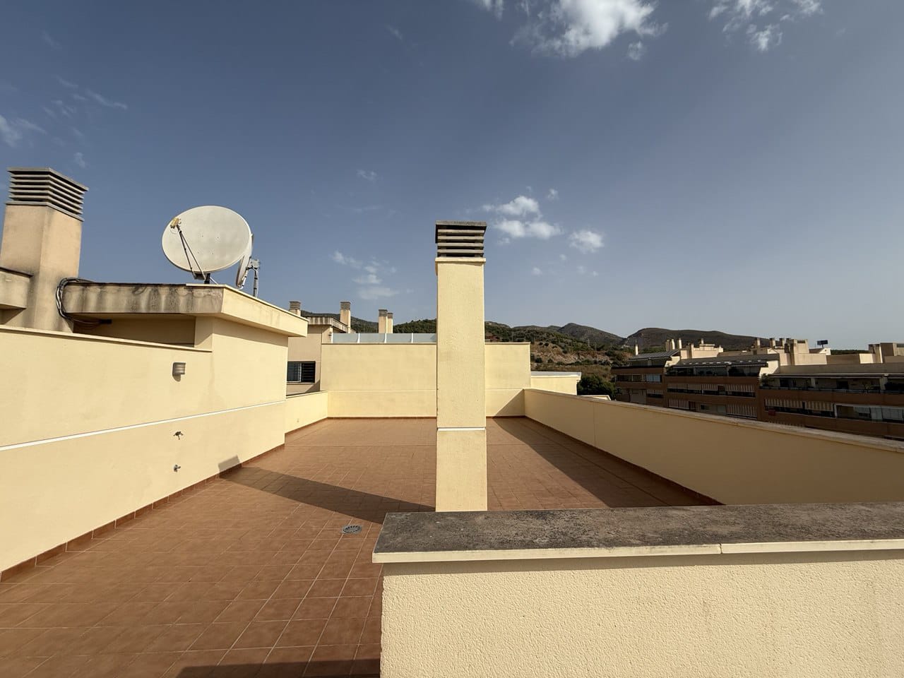 Se  vende magnifico Atico Duplex con impresionantes vistas al mar   y a la montaña en Torremolinos