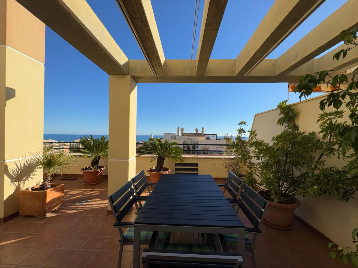Se  vende magnifico Atico Duplex con impresionantes vistas al mar   y a la montaña en Torremolinos