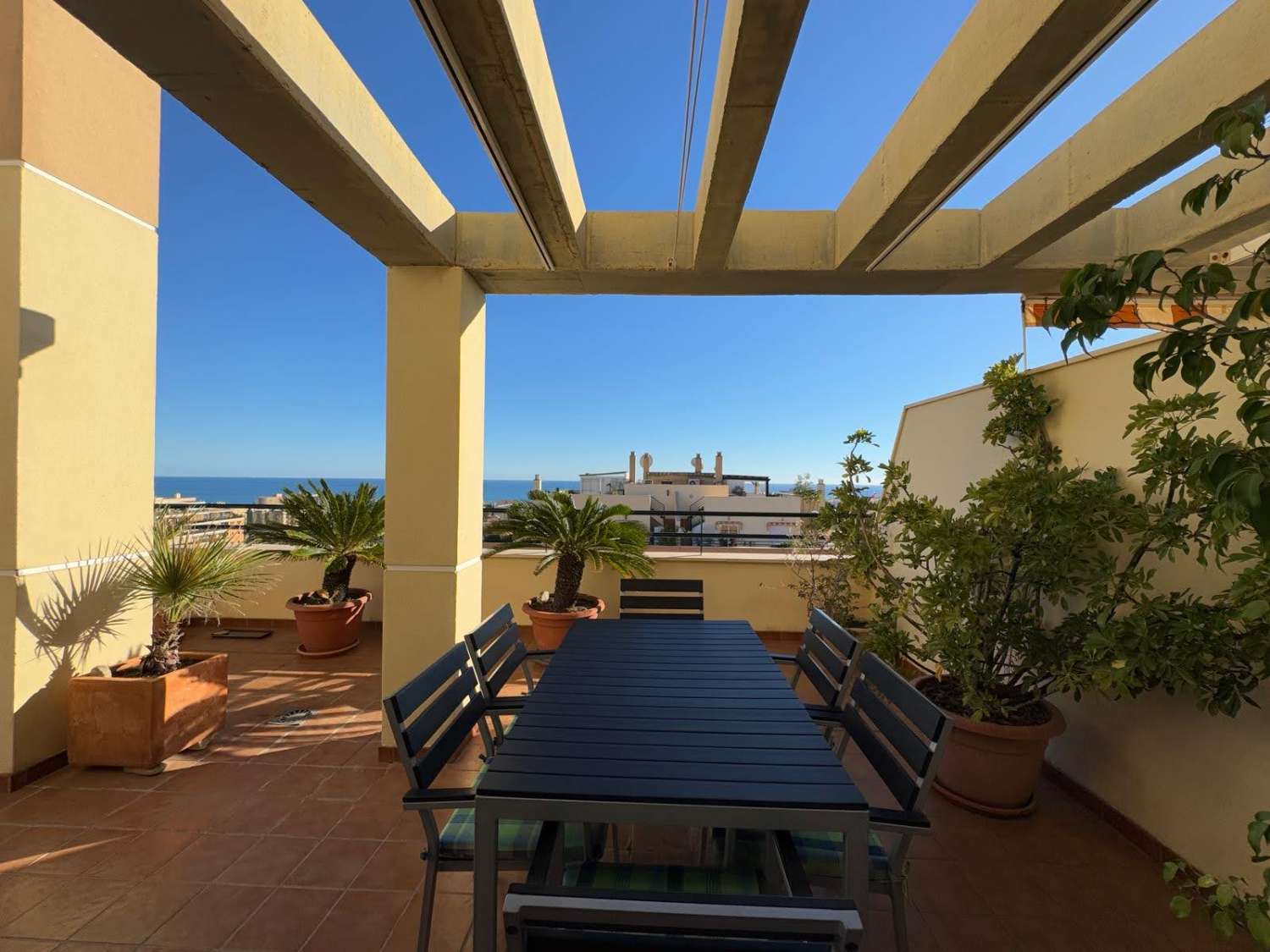 Se  vende magnifico Atico Duplex con impresionantes vistas al mar   y a la montaña en Torremolinos