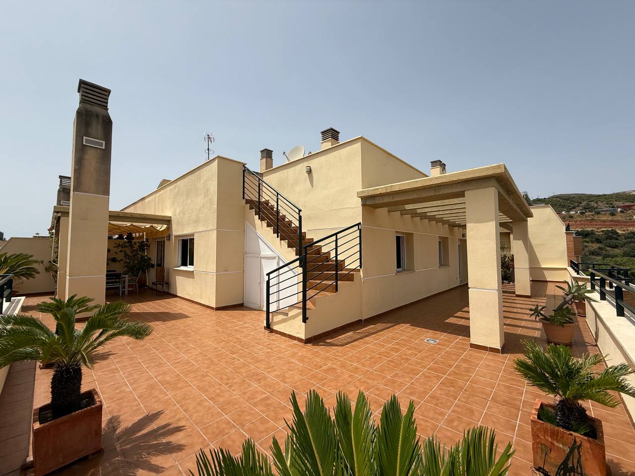 Se  vende magnifico Atico Duplex con impresionantes vistas al mar   y a la montaña en Torremolinos