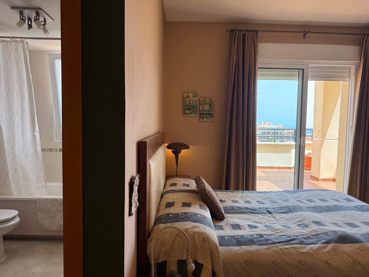 Se  vende magnifico Atico Duplex con impresionantes vistas al mar   y a la montaña en Torremolinos