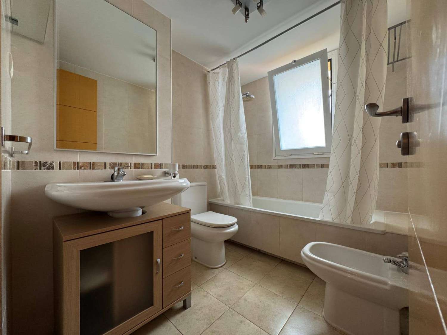 Se  vende magnifico Atico Duplex con impresionantes vistas al mar   y a la montaña en Torremolinos