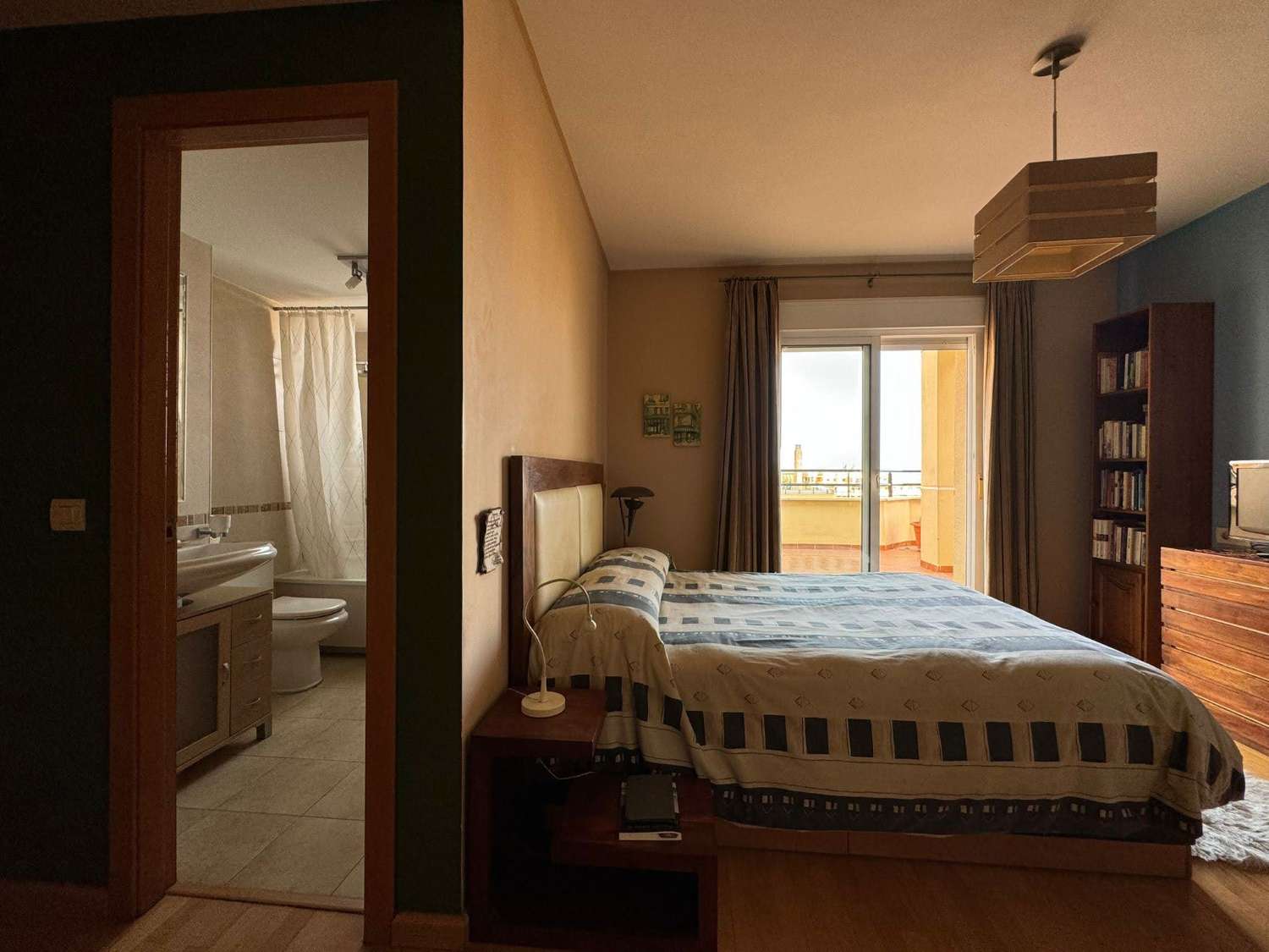 Se  vende magnifico Atico Duplex con impresionantes vistas al mar   y a la montaña en Torremolinos