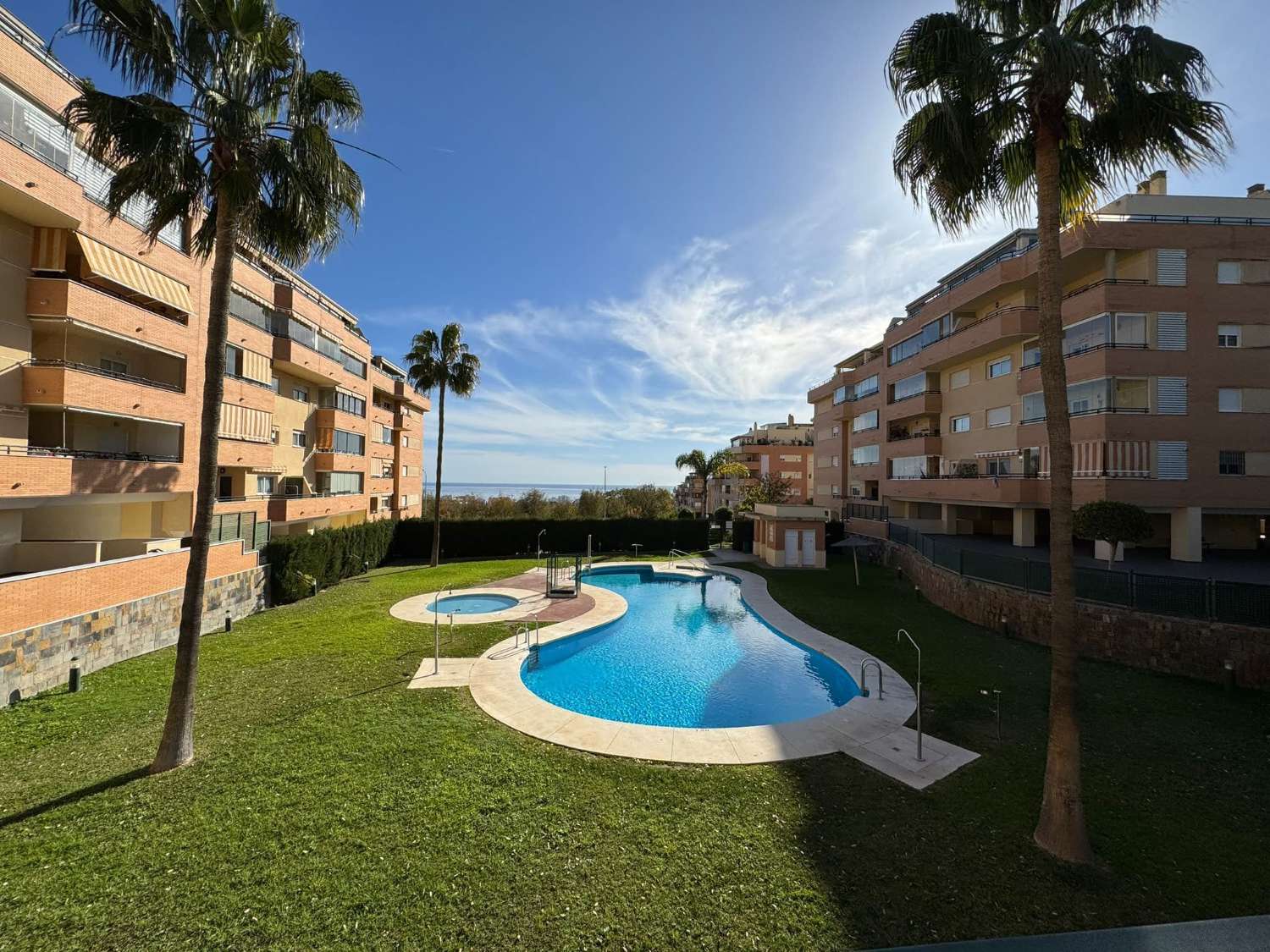 Se  vende magnifico Atico Duplex con impresionantes vistas al mar   y a la montaña en Torremolinos
