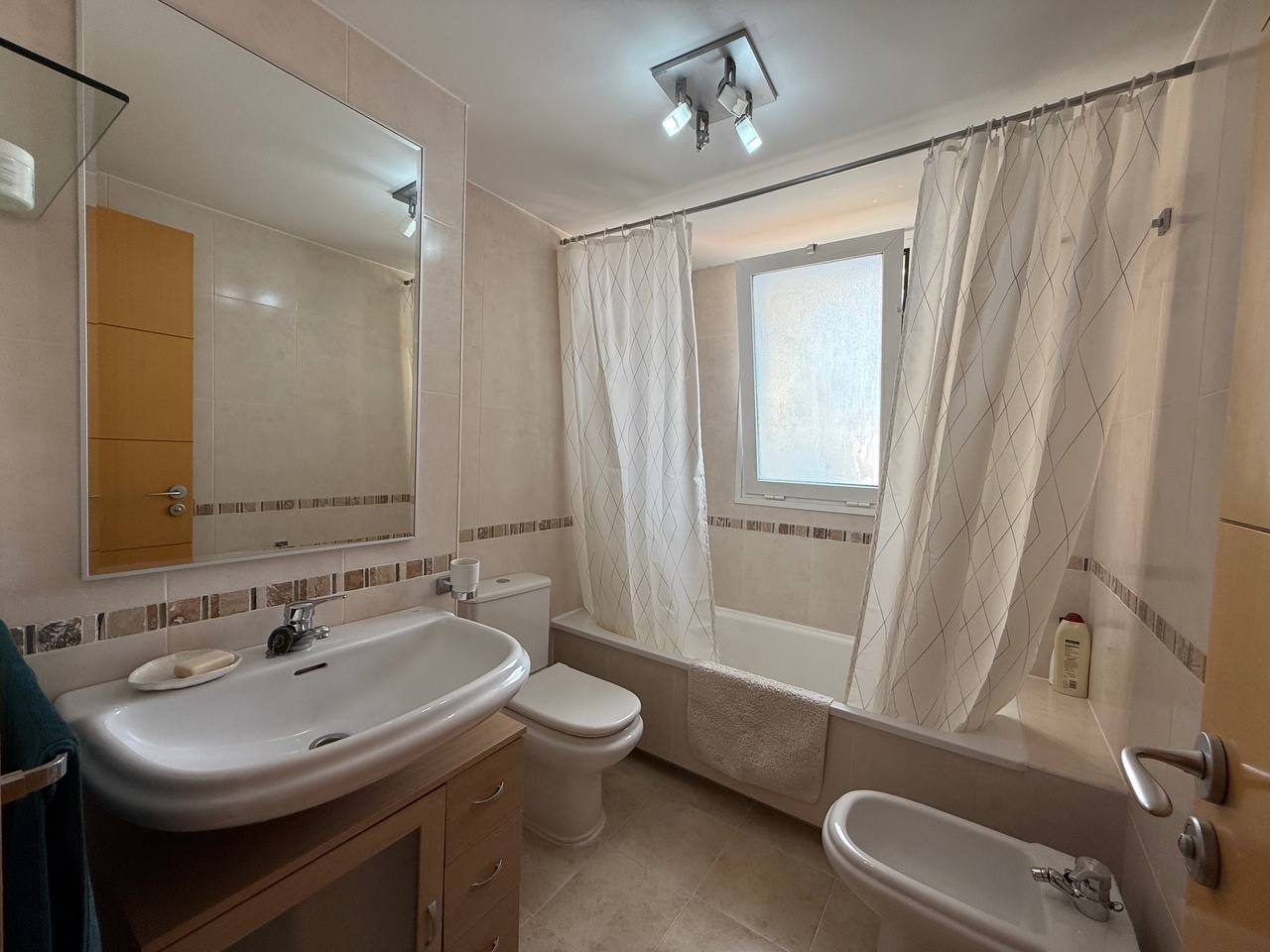 Se  vende magnifico Atico Duplex con impresionantes vistas al mar   y a la montaña en Torremolinos