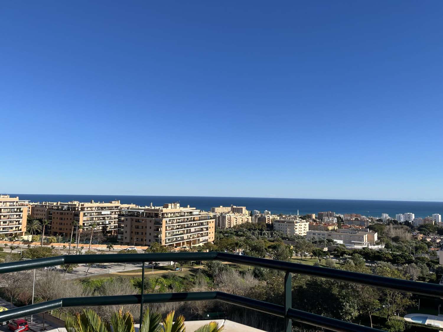 Se  vende magnifico Atico Duplex con impresionantes vistas al mar   y a la montaña en Torremolinos