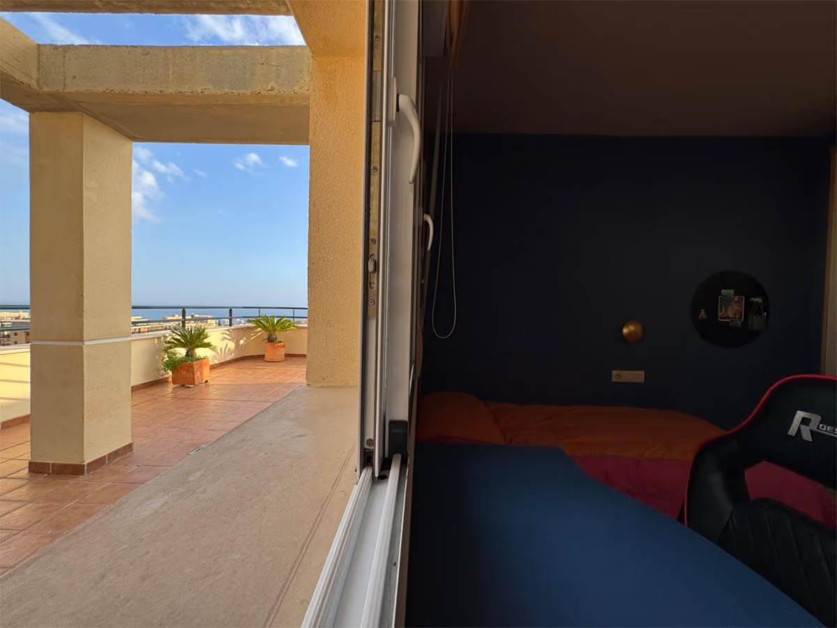 Se  vende magnifico Atico Duplex con impresionantes vistas al mar   y a la montaña en Torremolinos