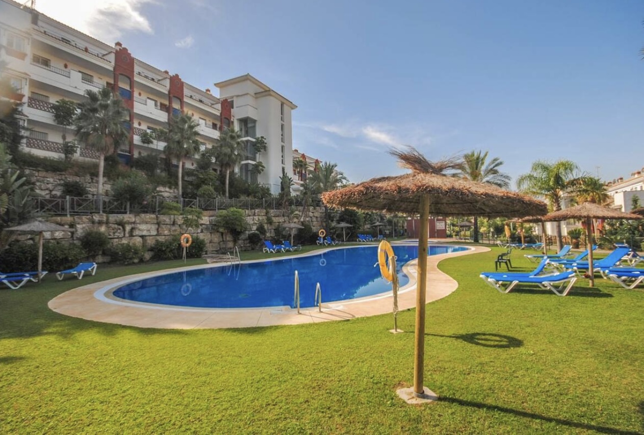 SE ALQUILA  HASTA 15.06.26 BONITO APARTAMENTO EN MIJAS