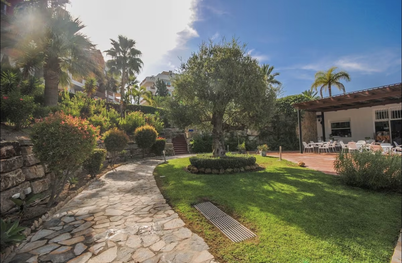 SE ALQUILA  HASTA 15.06.26 BONITO APARTAMENTO EN MIJAS