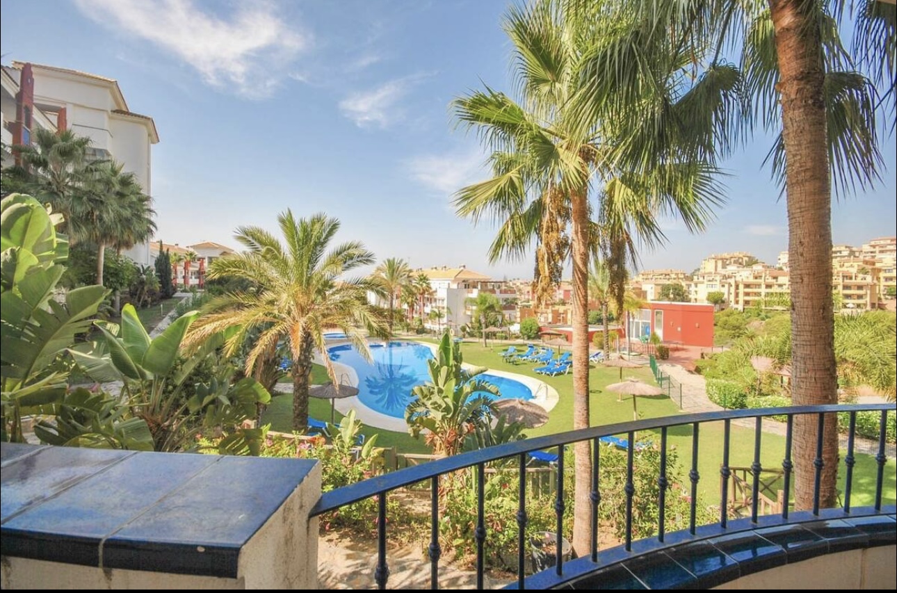 SE ALQUILA  HASTA 15.06.26 BONITO APARTAMENTO EN MIJAS