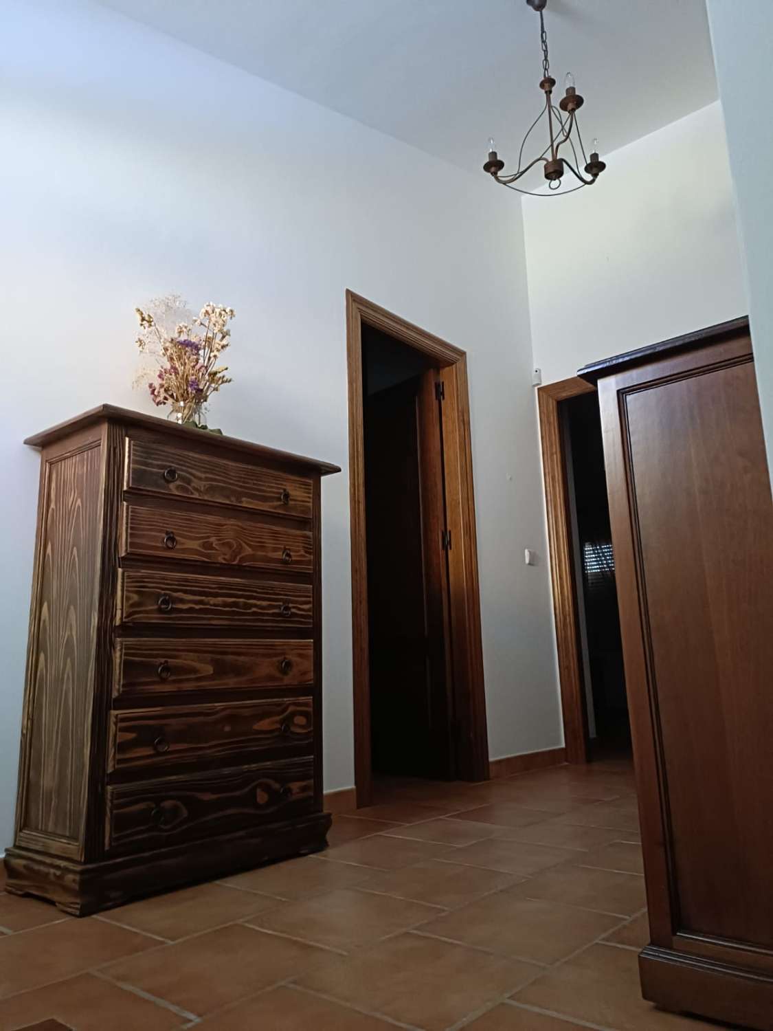 SE ALQUILA HASTA 26.3.26 CHALET INDIVIDUAL EN LA SIERRA ZONA EL PALO (MALAGA)