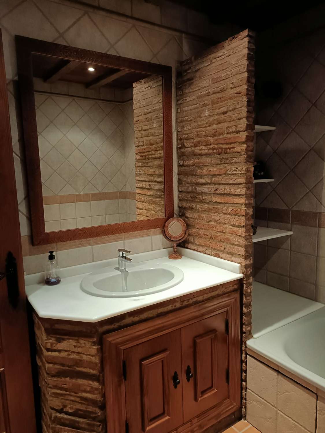 SE ALQUILA HASTA 26.3.26 CHALET INDIVIDUAL EN LA SIERRA ZONA EL PALO (MALAGA)