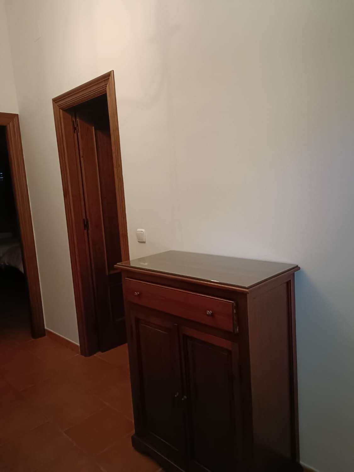 SE ALQUILA HASTA 26.3.26 CHALET INDIVIDUAL EN LA SIERRA ZONA EL PALO (MALAGA)