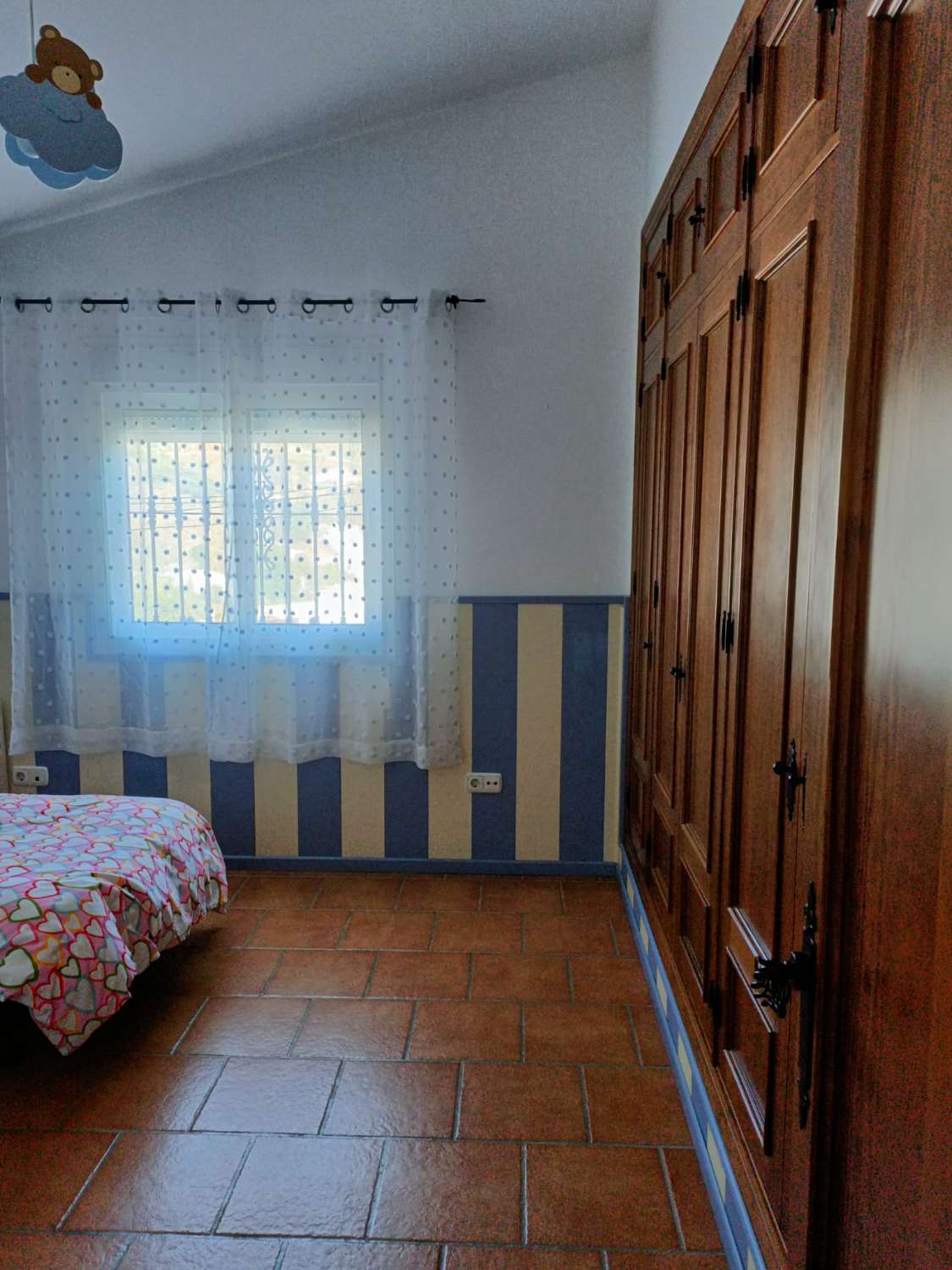 SE ALQUILA HASTA 26.3.26 CHALET INDIVIDUAL EN LA SIERRA ZONA EL PALO (MALAGA)