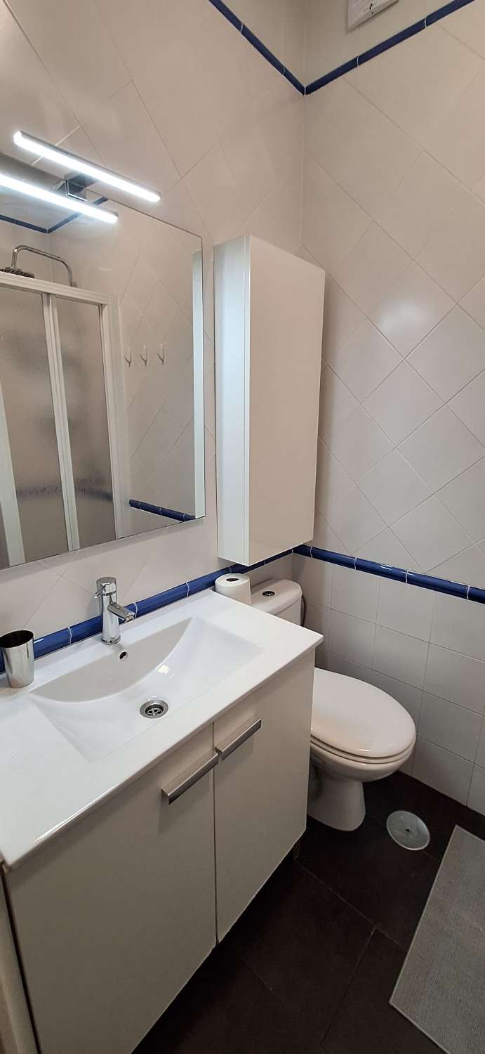 MEDIA TEMPORADA SE ALQUILA  DESDE 01/10/26-30.03.27  BONITO APARTAMENTO EN TORREMOLINOS