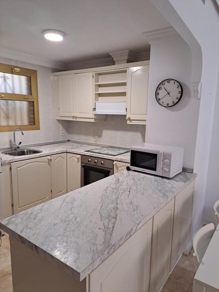 SE ALQUILA DESDE 1.9.26 - 30.6..27 MAGNIFICO APARTAMENTO CON VISTAS AL MAR EN FUENGIROLA