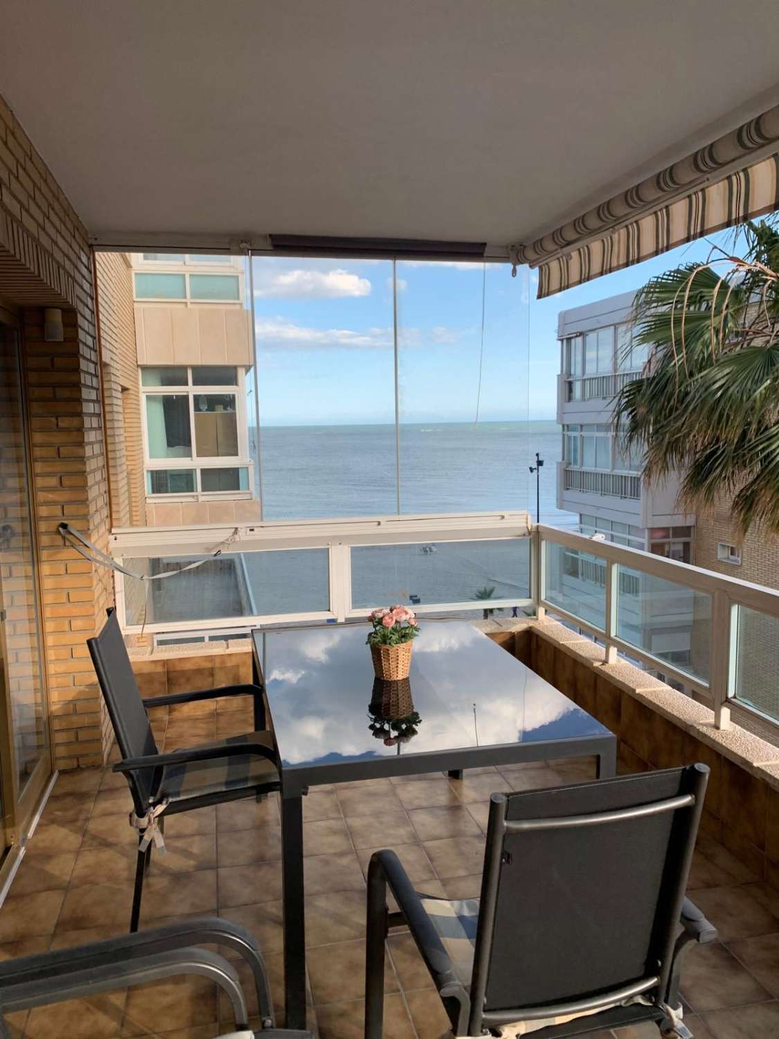 SE ALQUILA DESDE 1.9.26 - 30.6..27 MAGNIFICO APARTAMENTO CON VISTAS AL MAR EN FUENGIROLA