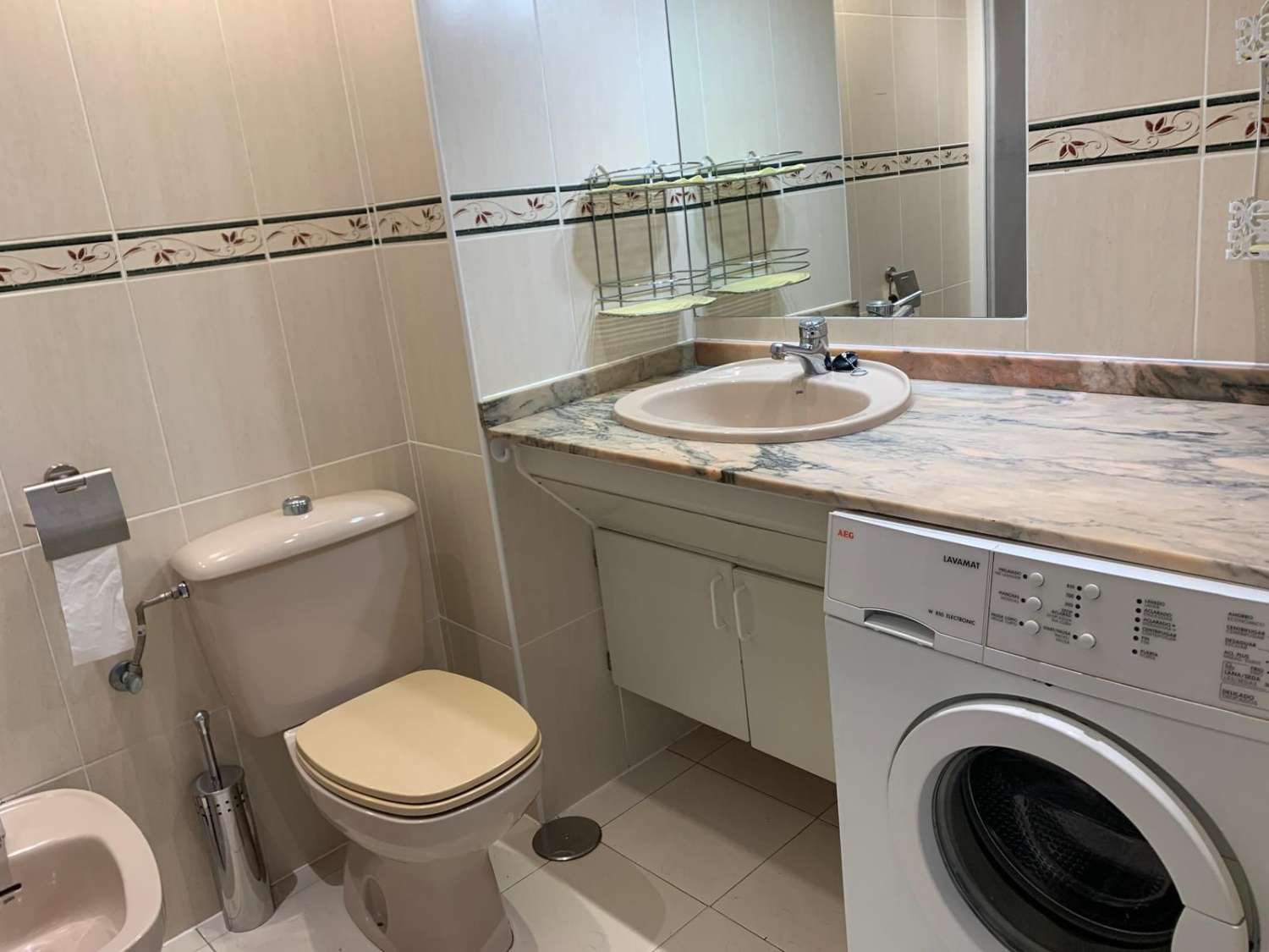 SE ALQUILA DESDE 1.9.26 - 30.6..27 MAGNIFICO APARTAMENTO CON VISTAS AL MAR EN FUENGIROLA