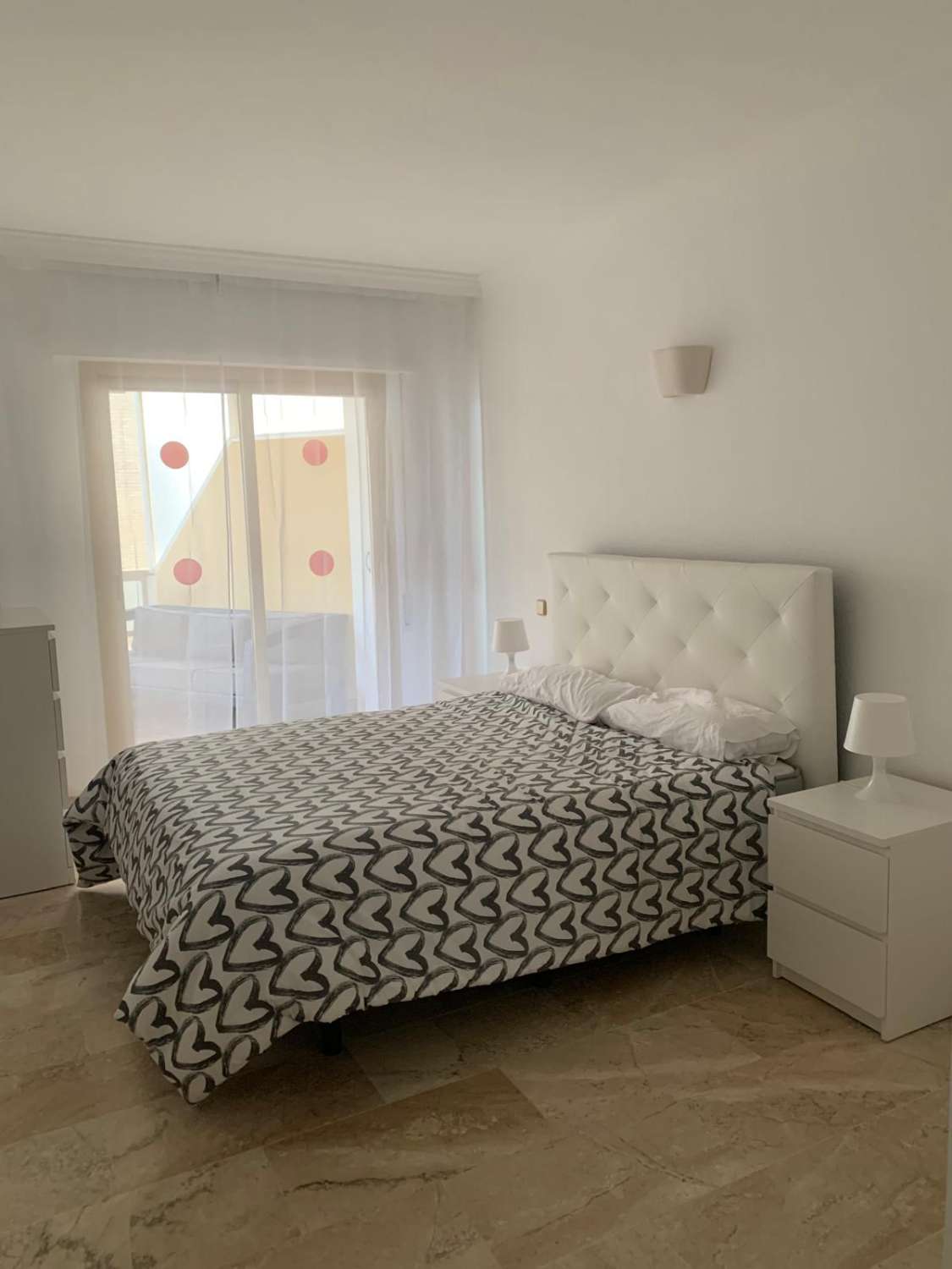 SE ALQUILA DESDE 1.9.26 - 30.6..27 MAGNIFICO APARTAMENTO CON VISTAS AL MAR EN FUENGIROLA