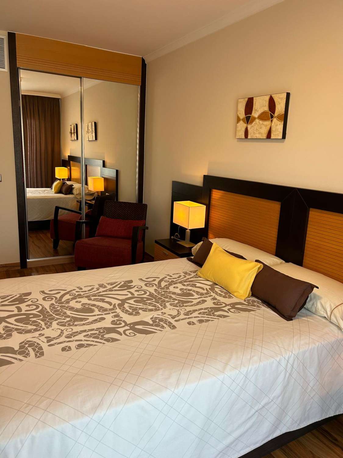 SE ALQUILA DESDE  17/03/2026 - 30/06/2026  y DE  1.10.26-20.12.26 y DE 16.1.27-30.6.27  PRECIOSO APARTAMENTO CON VISTAS AL MAR EN BENALMADENA COSTA