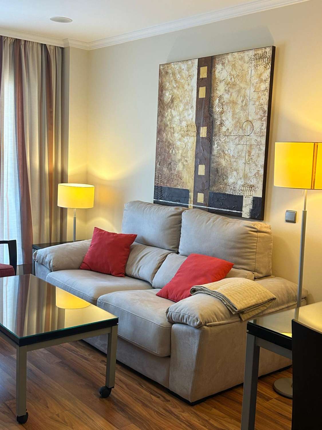 SE ALQUILA DESDE  17/03/2026 - 30/06/2026  y DE  1.10.26-20.12.26 y DE 16.1.27-30.6.27  PRECIOSO APARTAMENTO CON VISTAS AL MAR EN BENALMADENA COSTA