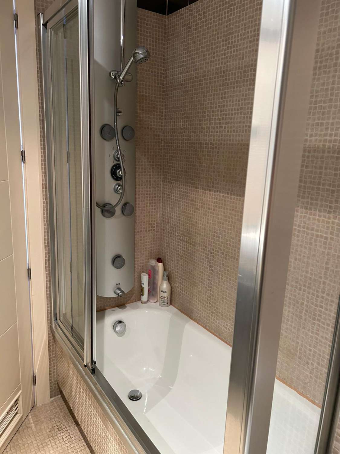 SE ALQUILA DESDE  17/03/2026 - 30/06/2026  y DE  1.10.26-20.12.26 y DE 16.1.27-30.6.27  PRECIOSO APARTAMENTO CON VISTAS AL MAR EN BENALMADENA COSTA