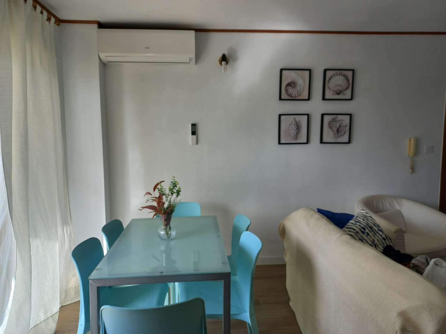 SE ALQUILA DESDE 1.9.26-30.6.27  BONITO APARTAMENTO EN 2ª LINEA DE PLAYA CON VISTAS AL MAR EN BENALMADENA