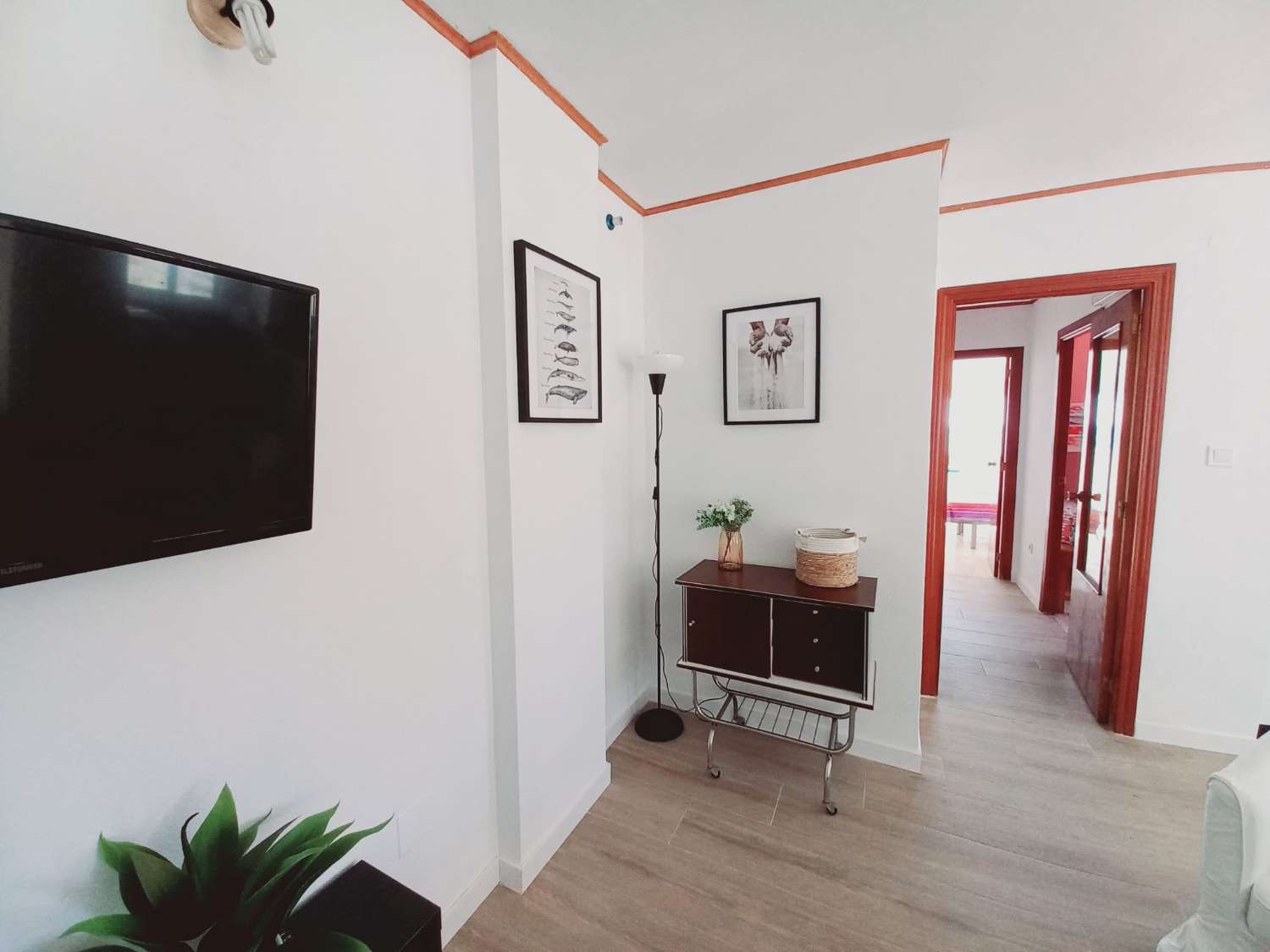 SE ALQUILA DESDE 1.9.26-30.6.27  BONITO APARTAMENTO EN 2ª LINEA DE PLAYA CON VISTAS AL MAR EN BENALMADENA