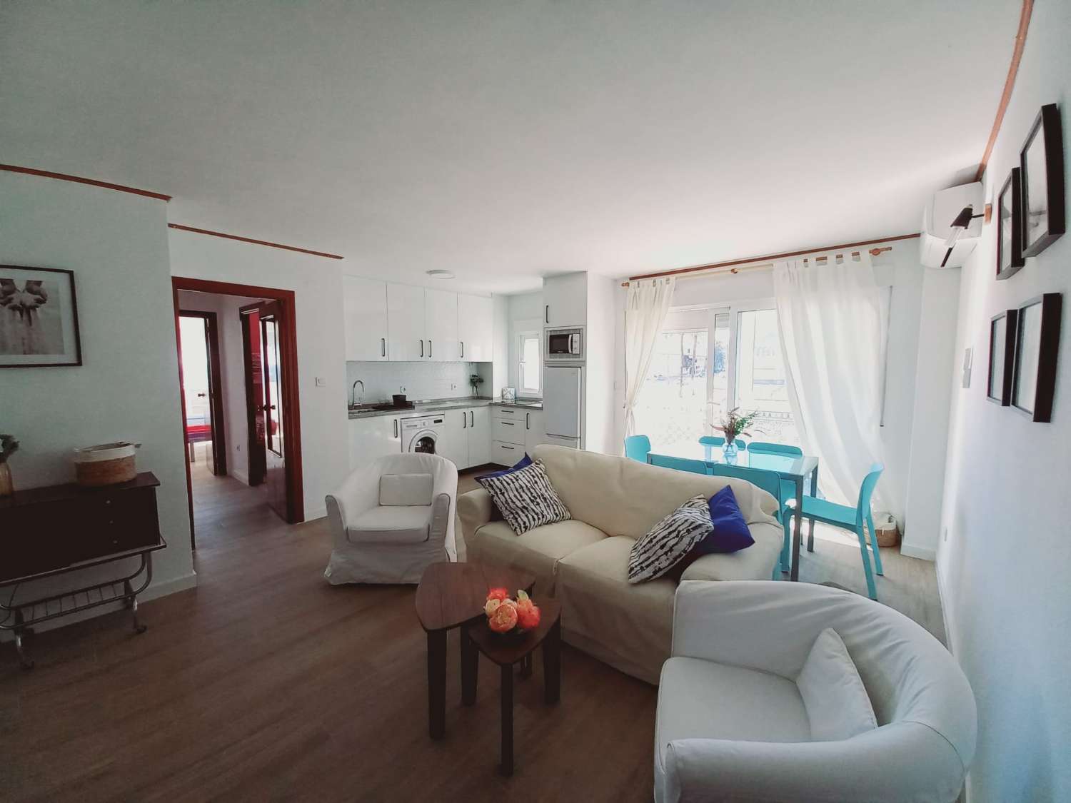 SE ALQUILA DESDE 1.9.26-30.6.27  BONITO APARTAMENTO EN 2ª LINEA DE PLAYA CON VISTAS AL MAR EN BENALMADENA