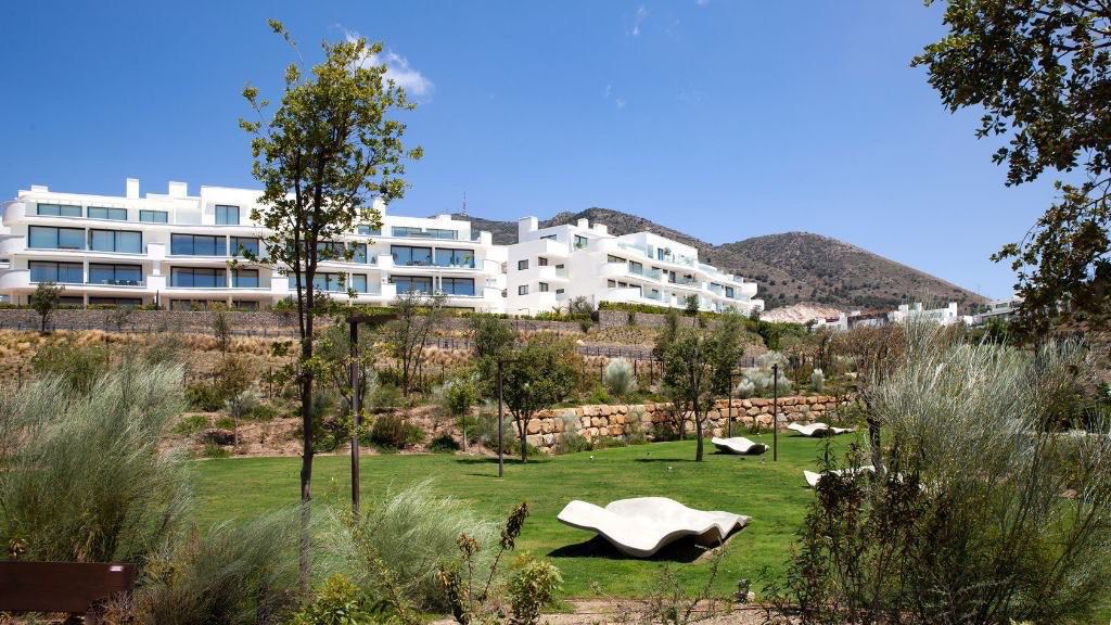 se vende magnifico apartamento en el Higueron con vistas al mar