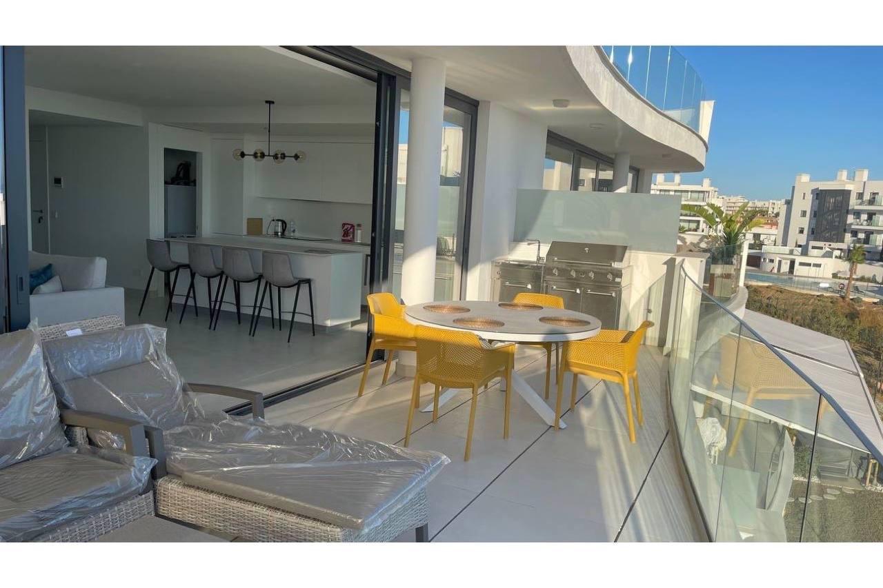se vende magnifico apartamento en el Higueron con vistas al mar