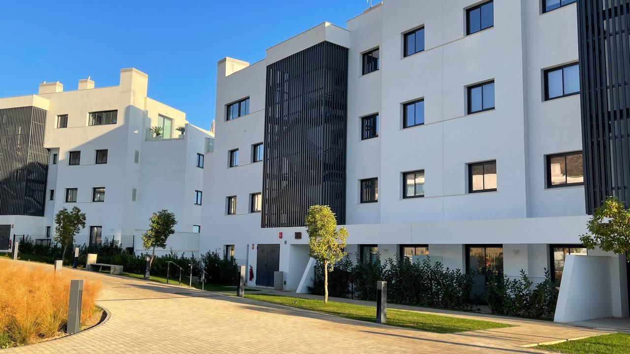 se vende magnifico apartamento en el Higueron con vistas al mar